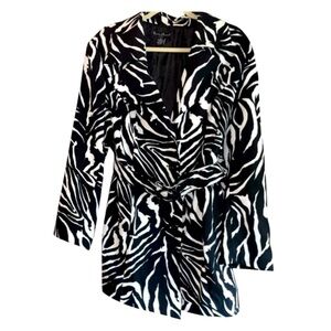 Luxury Mercer & Madison Vintage Animal Print Trench Coat. Size 2X